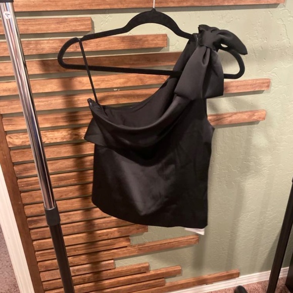 Gorgeous Black fancy one strap top with bow - Picture 9 of 11